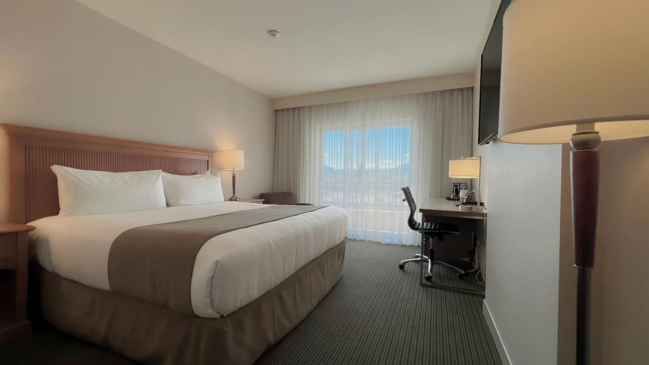 Coast Capri Hotel Kelowna Dış mekan fotoğraf